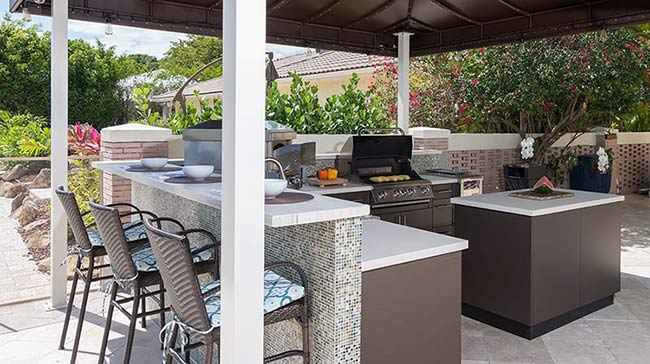 How to Design an Outdoor Kitchen That Looks Like a Million Bucks